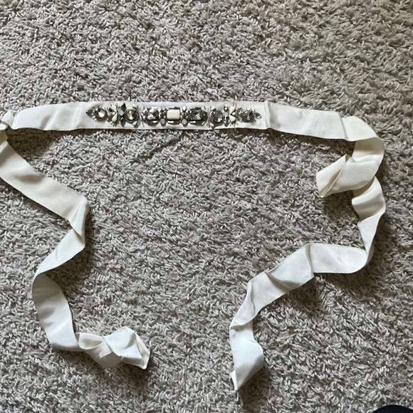 J.CREW GEOMETRIC EMBELLISHED GROSGRAIN SASH. COLOR: IVORY.